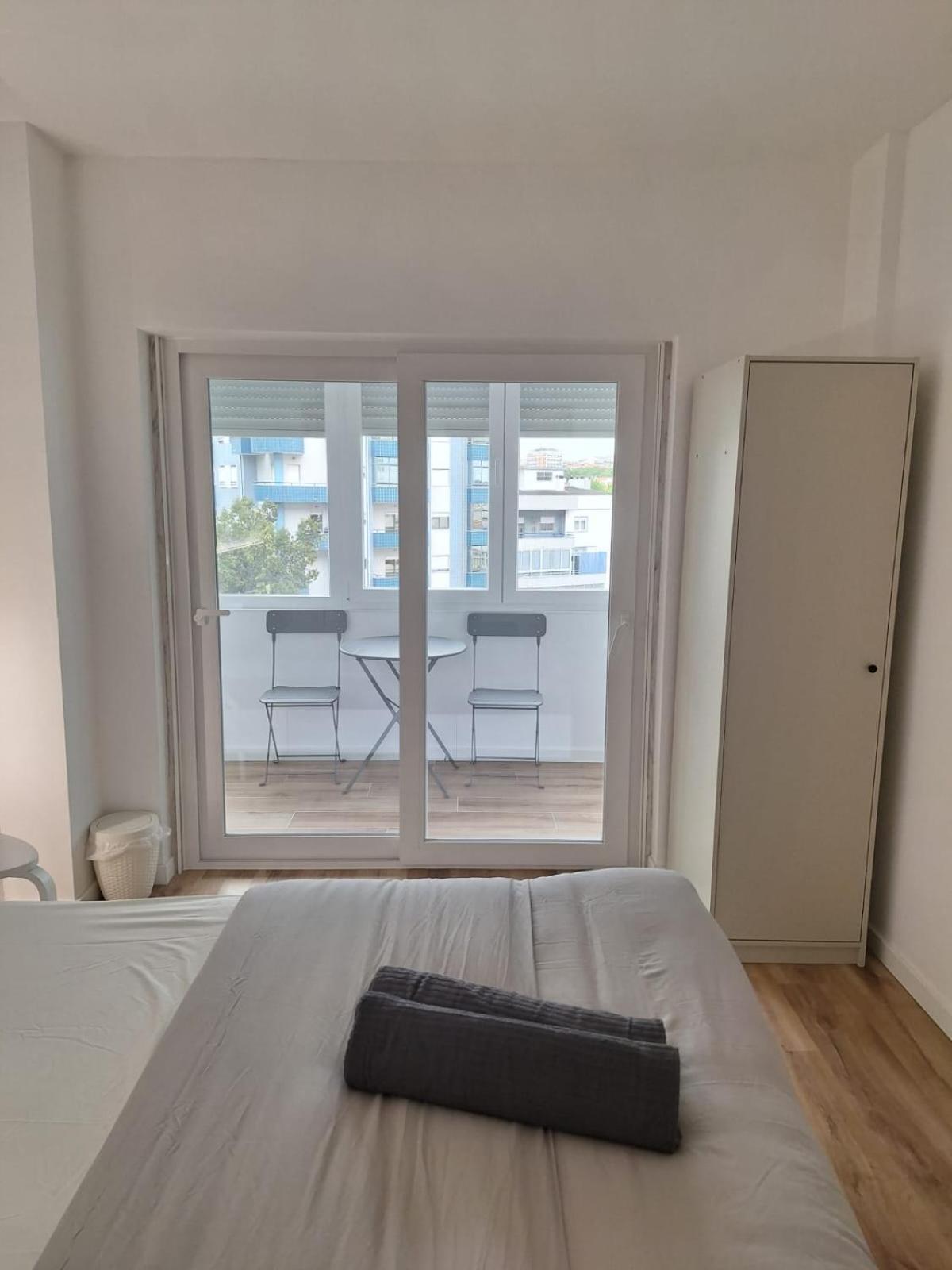 Lisbon South Bay Rooms 2 Almada Extérieur photo