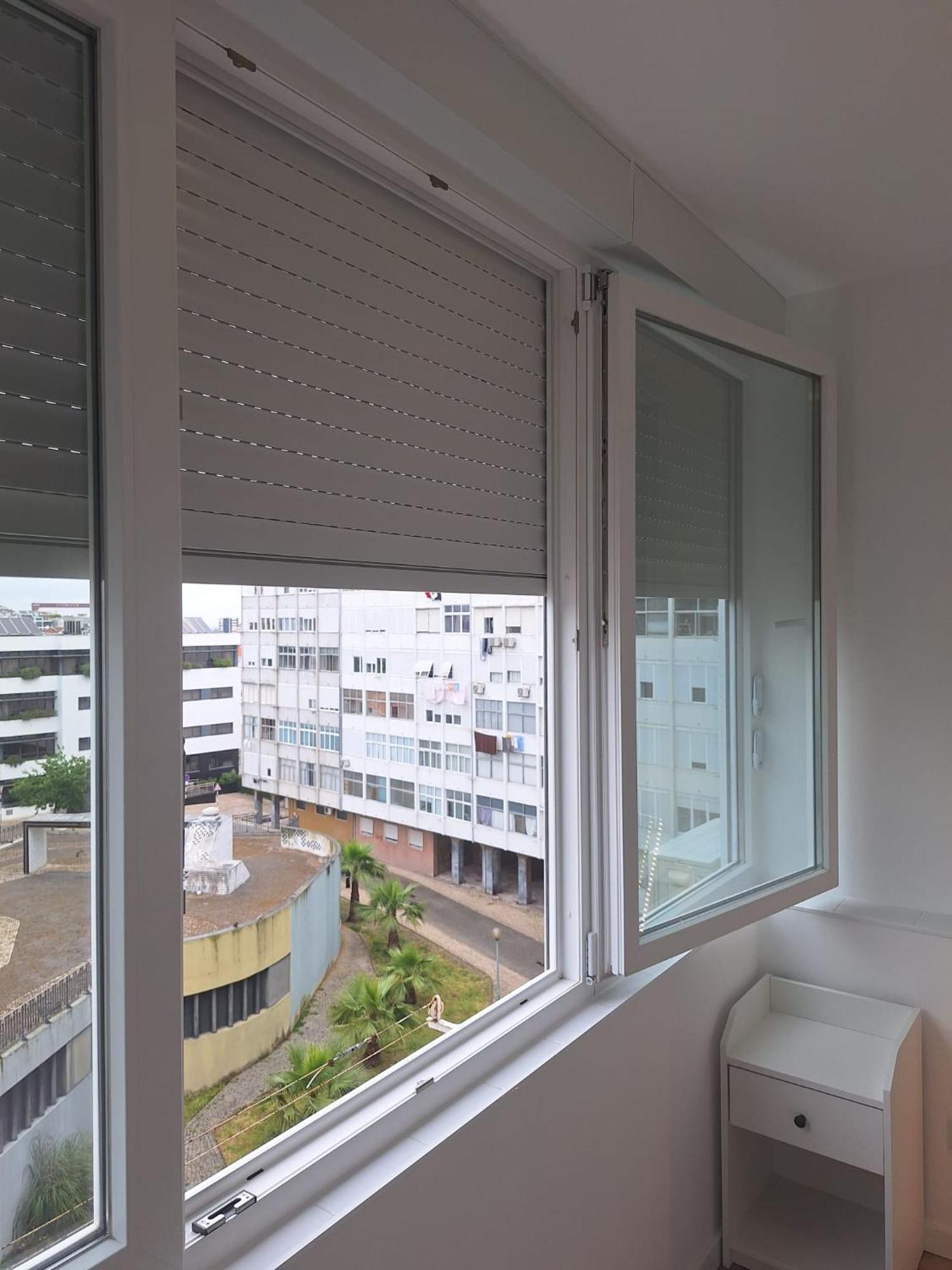 Lisbon South Bay Rooms 2 Almada Extérieur photo
