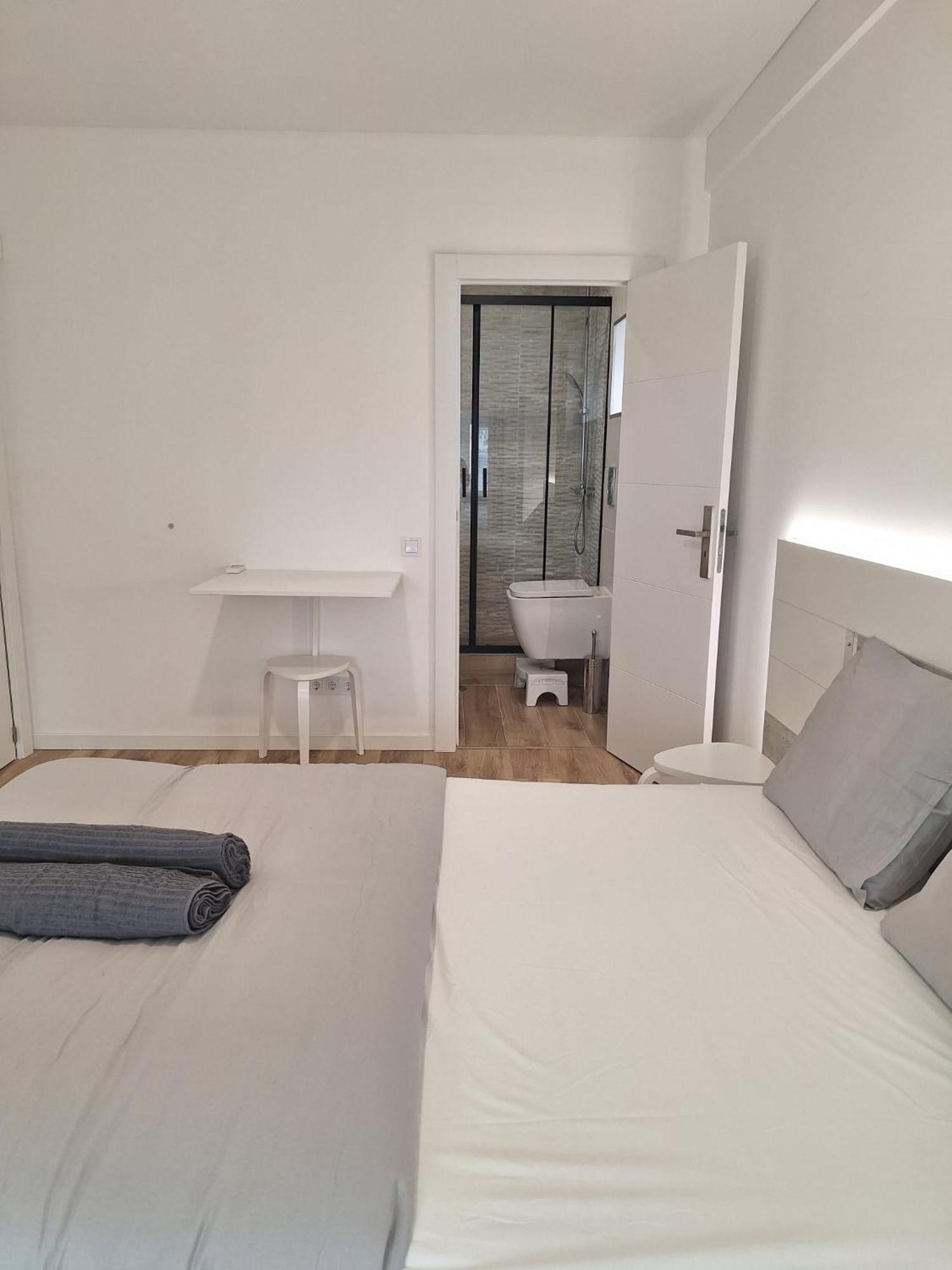 Lisbon South Bay Rooms 2 Almada Extérieur photo
